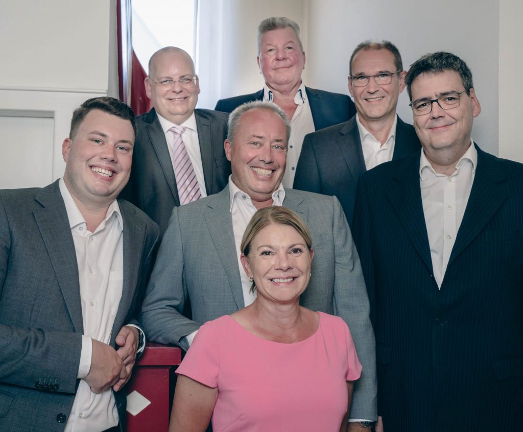 gruppenbild (2) 2 gruppenbild (2) 2